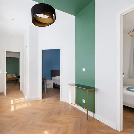 La Canopee, 100 M Place Comedie & Gare st-roch * Montpellier